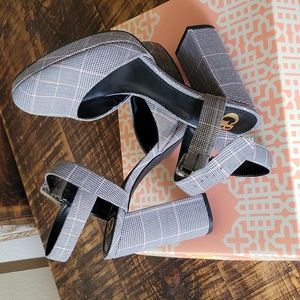 Gianni Bini plaid size 71/2